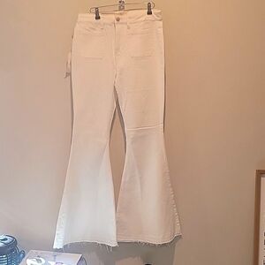 NWT Shyanne High Rise Flare White Jeans   32x34